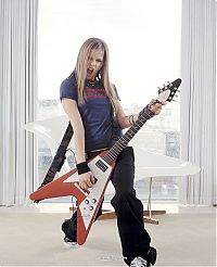 Celebrities: Avril Ramona Lavigne