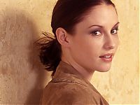 Celebrities: chyler leigh