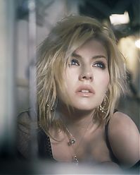 Celebrities: elisha cuthbert