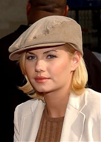 Celebrities: elisha cuthbert