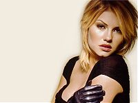 Celebrities: elisha cuthbert