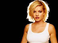 Celebrities: elisha cuthbert