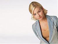 Celebrities: elisha cuthbert