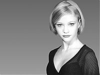 Celebrities: emilie deravin