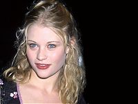 Celebrities: emilie deravin