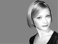 Celebrities: emilie deravin