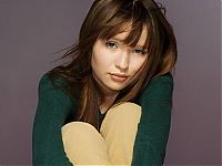 Celebrities: emily browning