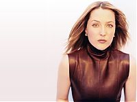 Celebrities: gillian anderson