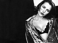 Celebrities: gillian anderson