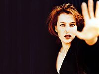 Celebrities: gillian anderson