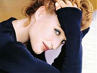 Celebrities: gillian anderson