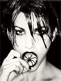 Celebrities: gina gershon