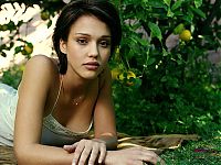 Celebrities: Jessica Alba