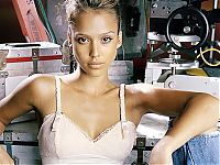 Celebrities: Jessica Alba