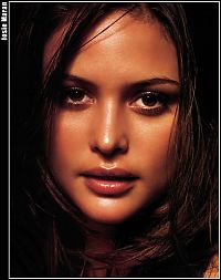 Celebrities: josie maran