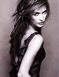 Celebrities: josie maran
