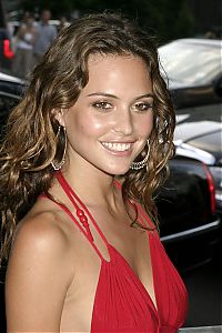 Celebrities: josie maran