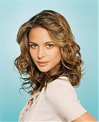 Celebrities: josie maran