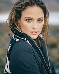 Celebrities: josie maran