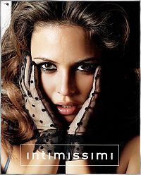 Celebrities: josie maran