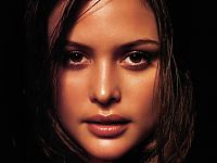 Celebrities: josie maran