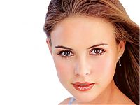 Celebrities: josie maran