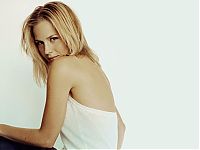 Celebrities: julie benz