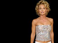 Celebrities: kelly carlson