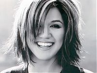 Celebrities: kelly clarkson