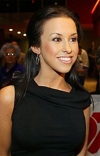 Celebrities: lacey chabert