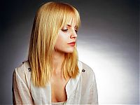 Celebrities: mena suvari