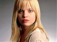 Celebrities: mena suvari