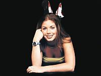 Celebrities: nikki sanderson