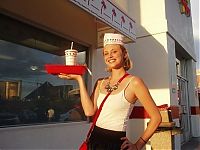 Celebrities: Elyse Porterfield