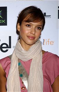 Celebrities: Jessica Alba