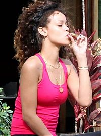 Celebrities: Robyn Rihanna Fenty