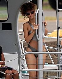 Celebrities: Robyn Rihanna Fenty