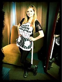 Celebrities: Avril Ramona Lavigne