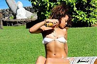 Celebrities: Robyn Rihanna Fenty