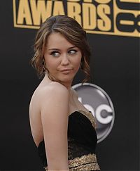 TopRq.com search results: Miley Ray Cyrus