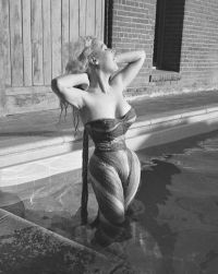 Celebrities: Betty Brosmer