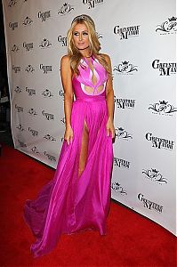 Celebrities: Paris Whitney Hilton