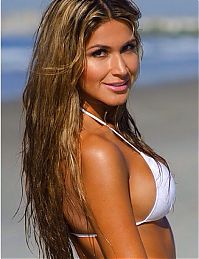 Celebrities: Juliana Proven