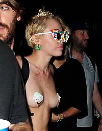 TopRq.com search results: Miley Ray Cyrus