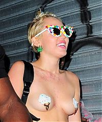 TopRq.com search results: Miley Ray Cyrus