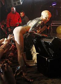 TopRq.com search results: Miley Ray Cyrus