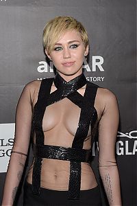 Celebrities: Miley Ray Cyrus