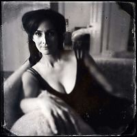 Celebrities: Carrie-Anne Moss