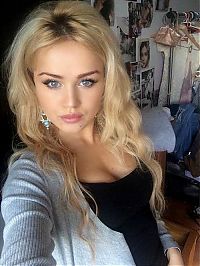 Celebrities: Rosie Mac