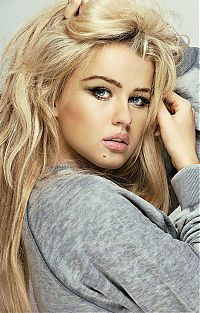 Celebrities: Rosie Mac